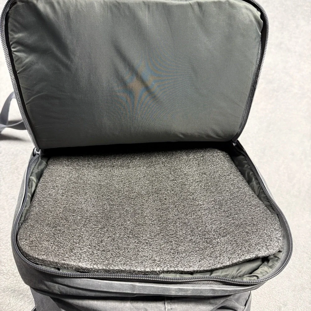 Fjallraven Kanken Laptop 17 Backpack Unisex Large Gray 27173 Gorpcore Travel